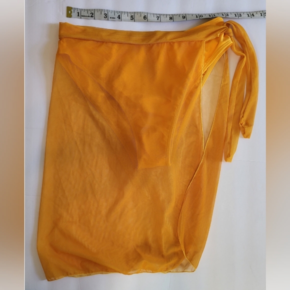 New with tags. Shein 4 piece Yellow Bikini set. Size S - Picture 8 of 9